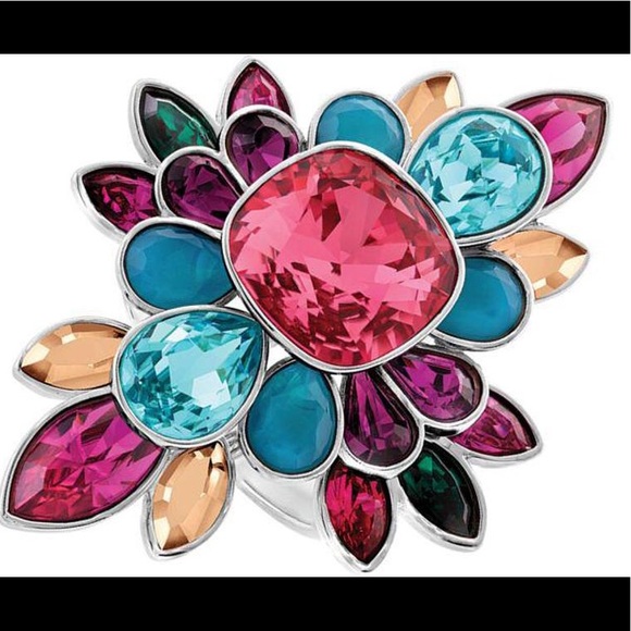 New in box! Authentic Swarovski cardinal ring 55/7 - Picture 7 of 7